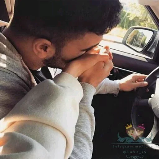 قبلة اليد (nrcxp6mbfd)