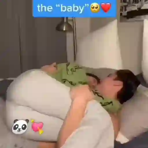Cuddle  (8xv472jqpn)
