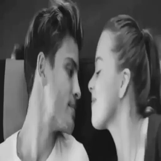 قبّلني (t43w7sqnb6)