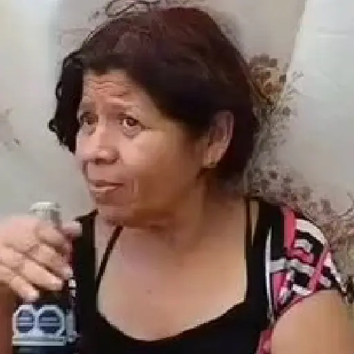 Tomando Coca 🥤 Doña Lety (jfp5b4t9mx)
