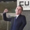 بولسونارو يرقص 🕺🏻 (twkfsqr2g5)