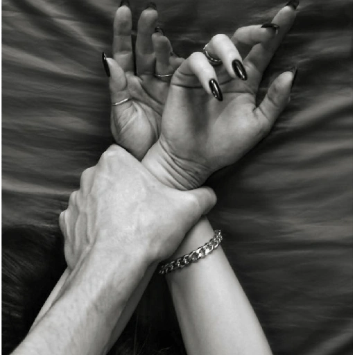 قبضة شغوفة (9dk6h4rsxz)