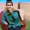 رجل مقنع يضحك