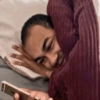 ابتسامة خجولة